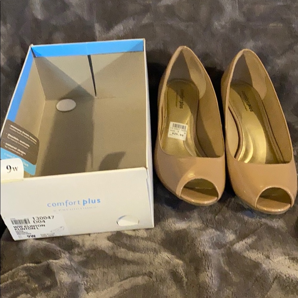 Nude wedge heels
